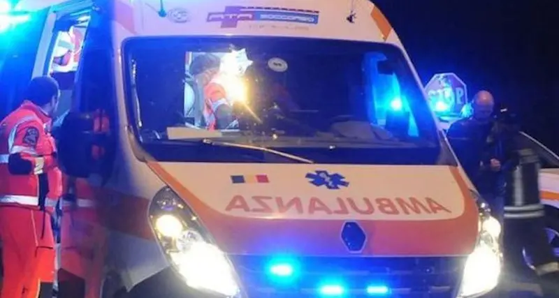 Rimpatriata tra 50enni finisce nel sangue dopo una lite con 20enni