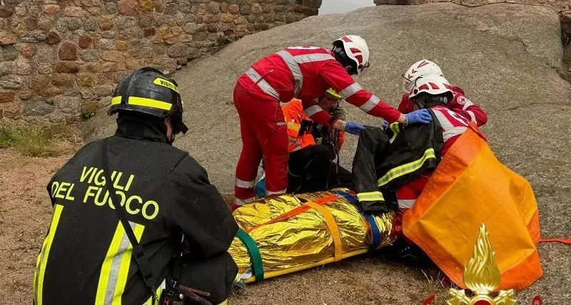 Cade durante la visita al Castello di Pedres: ferito un escursionista