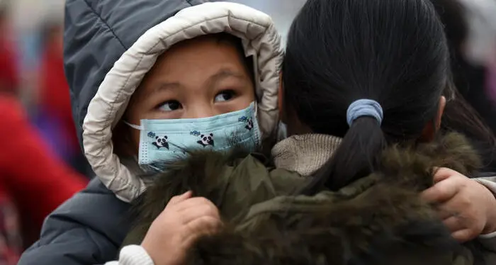 A Whan suona la campanella: 1,4 milioni di bambini a scuola senza mascherina