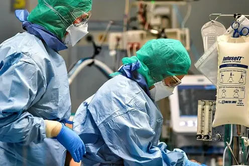 Foto Claudio Furlan/LaPresse \\r\\n26 Marzo 2020 Pavia (Italia) \\r\\ncronaca \\r\\nL\\u2019ospedale San Matteo di Pavia durante l\\\\\\'emergenza coronavirus\\r\\nNella foto: il reparto di terapia intensiva\\r\\n\\r\\nPhoto Claudio Furlan/LaPresse \\r\\n26 March 2020 Pavia (Italy) news \\r\\nThe San Matteo hospital in Pavia during the coronavirus emergency\\r\\nPictured: the intensive care unit