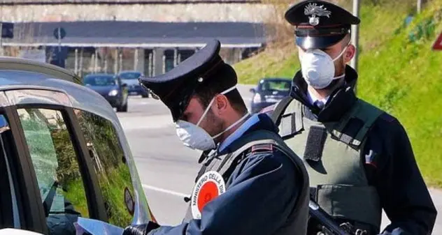 Ruba alcolici al supermercato: arrestato