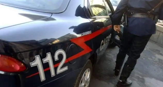 Santa Teresa. Sorpreso a rubare alcolici al supermercato: arrestato 58enne