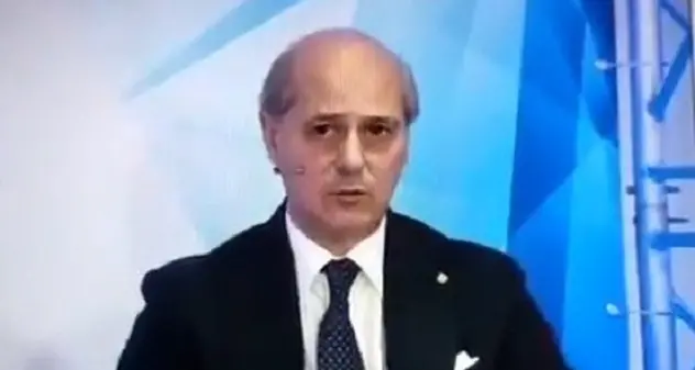 Guzzini: \"Le persone sono stanche, se qualcuno muore pazienza\". Pioggia di polemiche