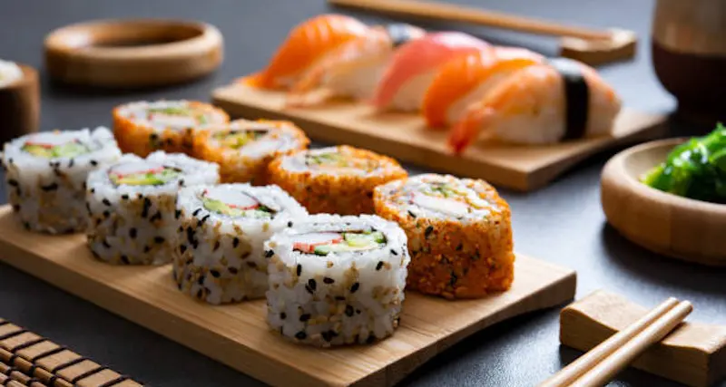 Conto da 109 euro al sushi: tentano di investire il titolare per non pagare