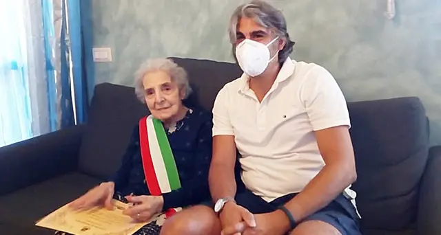 Auguroni a tzia Emilia Atzeni: la nonnina di Monserrato ha spento 100 candeline