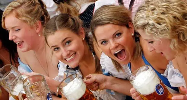 Bere birra fa bene: 10 motivi per farlo