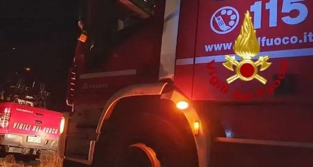 Abbasanta. Incendio devasta un'officina meccanica
