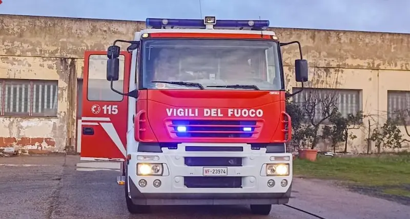 Precipita e resta nel pozzo per oltre 12 ore: salvato a Cabras