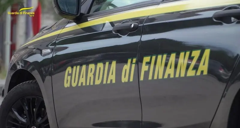 Blitz Guardia di finanza a Sestu: prodotti cosmetici dannosi per la salute