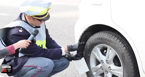 Polizia stradale: al via in Sardegna i controlli degli pneumatici delle auto. Tutto ciò che c'è da sapere