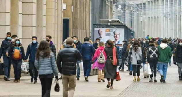 Da Milano a Torino, le vie delle città si ripopolano