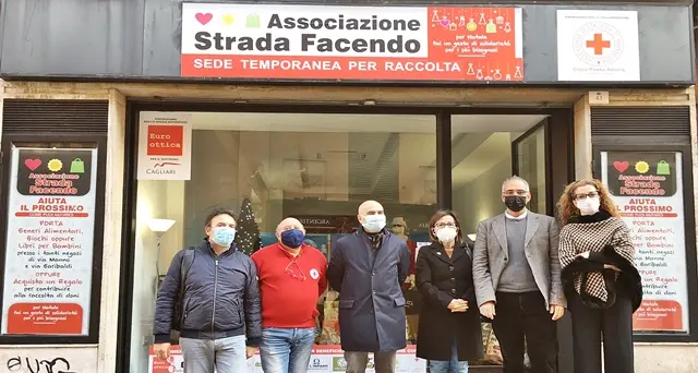 Natale 2020, nelle vie dello shopping anche la grande solidarietà della gente e dei commercianti