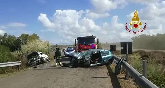 Milis-Narbolia. Brutto incidente nella circonvallazione: automobilisti feriti, uno grave