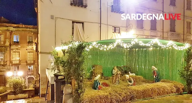 Castello, ecco il suggestivo presepe allestito nel sagrato della Cattedrale