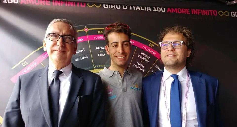 Giro d'Italia: il Presidente Pigliaru dà il via al Giro d'Italia