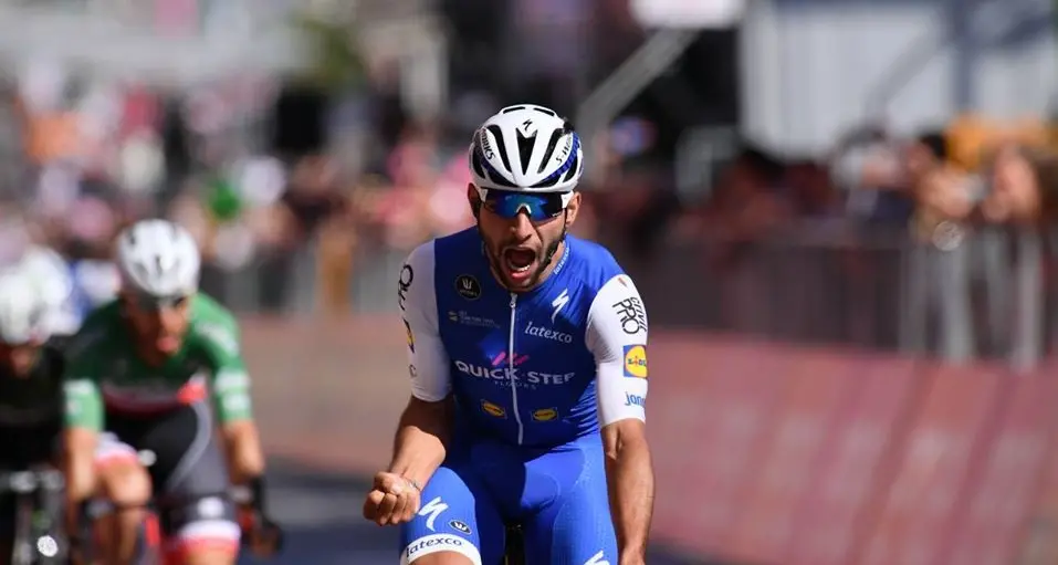 Il corridore colombiano Gaviria vince la 3^ tappa del Giro d'Italia. FOTO