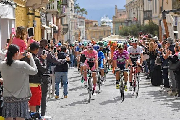 Foto LaPresse - Fabio Ferrari\\n06/05/2017 Olbia, Sassari  (Italia)\\nSport Ciclismo\\nGiro d\\'Italia 2017 - 100a edizione -  Tappa 2 - da Olbia a Tortoli\\' -  211 km ( 131 miglia )\\nNella foto:durante la gara.\\n\\nPhoto LaPresse - Fabio Ferrari\\n06/05/2017 Olbia, Sassari  Italy ) \\nSport Cycling\\nGiro d\\'Italia 2017 - 100th edition -  Stage 2 -  Olbia to Tortoli\\' -  211 km ( 131 miles )\\nIn the pic:during the race.