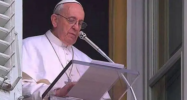 Papa Francesco: \"Albero e presepe segni di speranza in tempi difficili\"