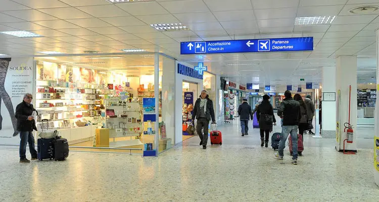 Aeroporto Alghero: licenziati 45 addetti alla sicurezza