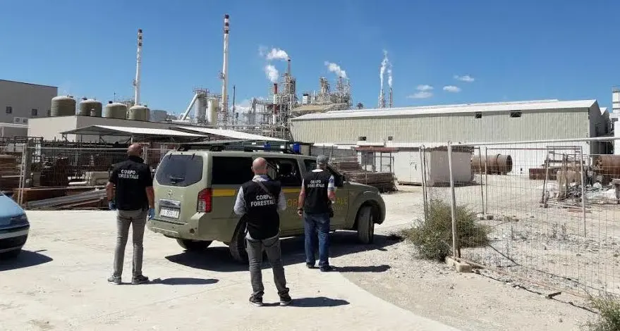 Arrestate sette persone alla Fluorsid per disastro ambientale: sostanze nocive superiori a 3mila volte