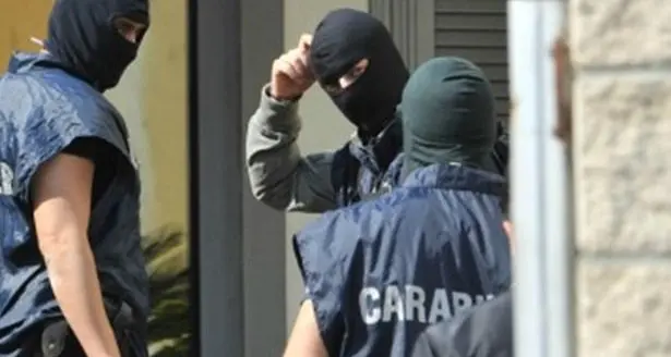 Scarica video di esecuzioni capitali effettuate dall'Isis: il blitz dei carabinieri nel quartiere Marina