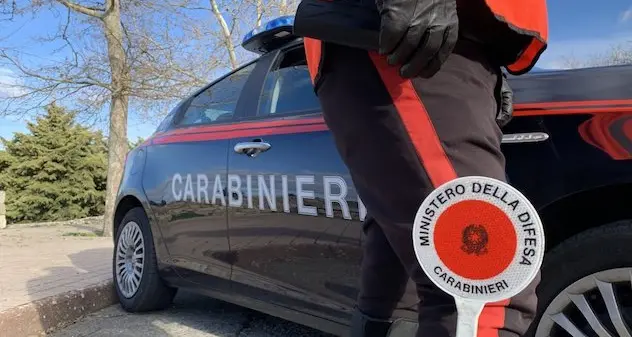 Insegue un'auto e spara colpi di fucile, 39enne di Sardara arrestato