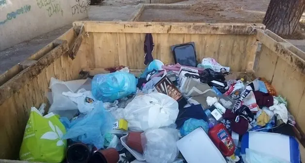 Cagliari. Cassone di rifiuti abbandonato da mesi a Is Mirrionis
