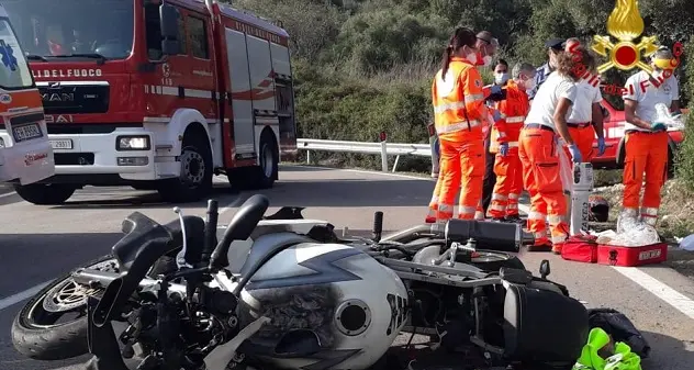 Schianto con la moto: muore centauro sulla SS 198