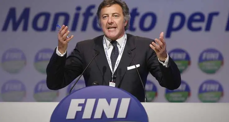 L'ex deputato Barbareschi: \"La politica mi ha ridotto alla fame\". Dichiara 200 mila euro