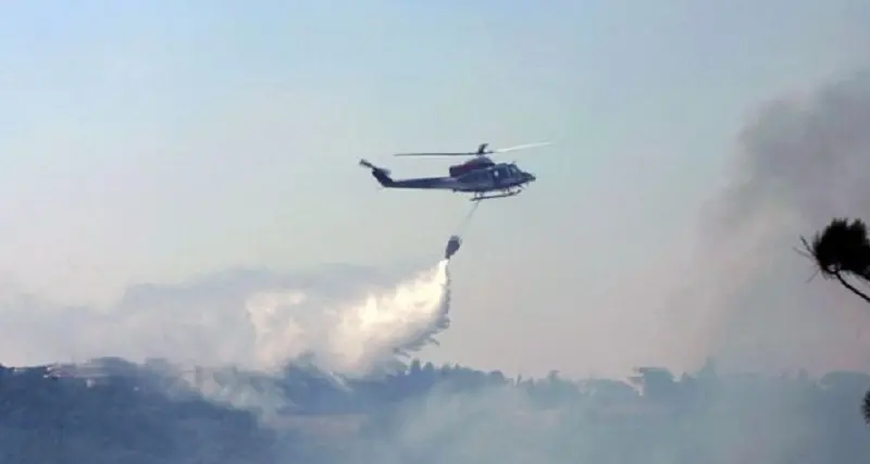 Vasto incendio a Guasila, interviene un elicottero