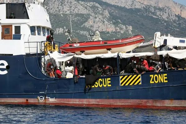 ARBATAX 24 09 2020 NAVE MIGRANTI ALAN KURDI AL LARGO ISOLOTTO OGLIASTRA FOTO ETTORE LOI
