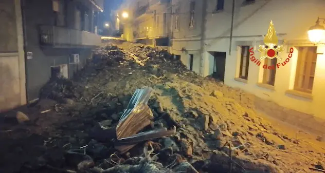 Maltempo in Sardegna. A Bitti non si ferma il lavoro dei soccorritori. Si cerca la persona dispersa