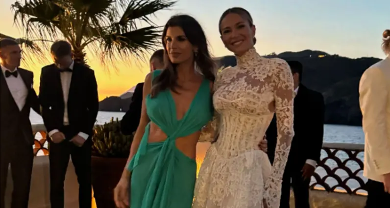 Elisabetta Canalis \"ruba la scena\" al matrimonio di Diletta Leotta