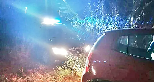 Su un’auto rubata, ingaggia un pericoloso inseguimento con i Carabinieri, poi sbanda sul guard rail