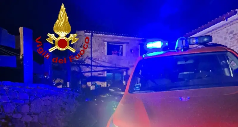 Gavoi. In fiamme un agriturismo: doveva essere inaugurato a breve