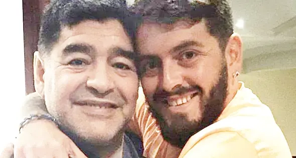 Il figlio di Maradona in ospedale per Covid: polmoni compromessi, niente funerali