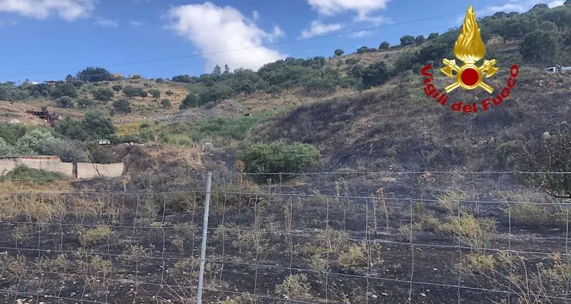 Incendio alle porte di Nuoro minaccia le case