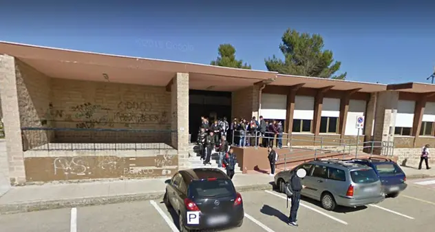 Mancano ancora i risultati del tampone: il liceo non riapre