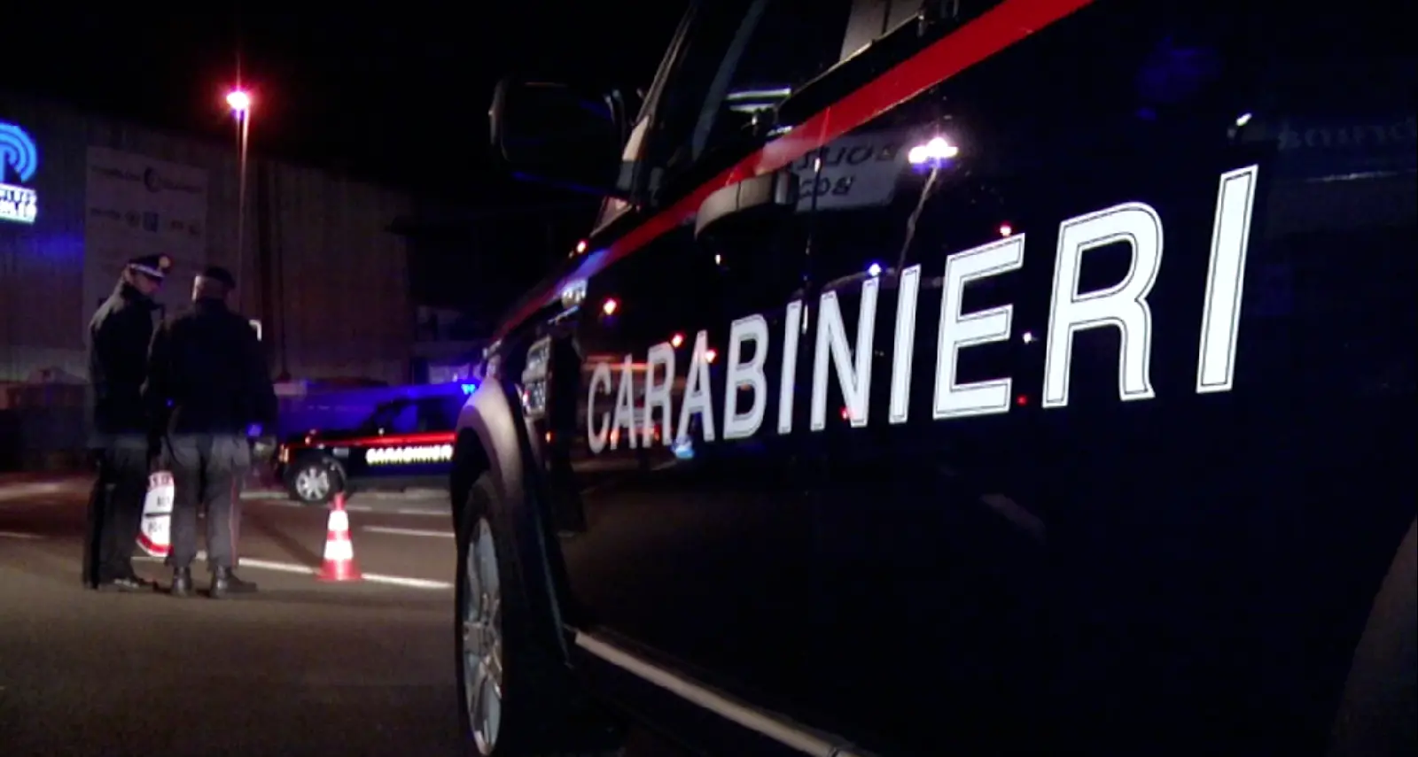 Bomba carta nella notte contro un panificio