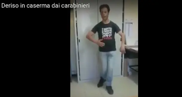 Deriso in caserma dai carabinieri: il video finisce su Facebook