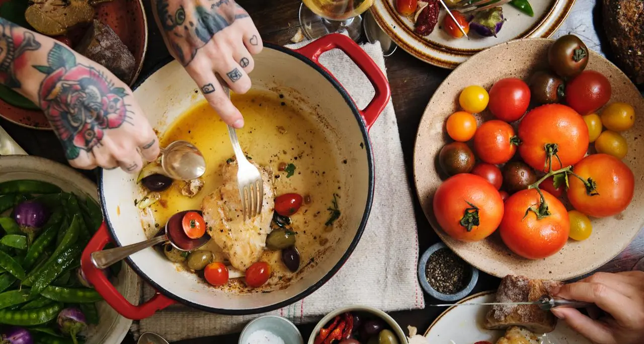 Tumori, dieta mediterranea 'alleata' anche dopo la diagnosi: cala del 32% il rischio di mortalità