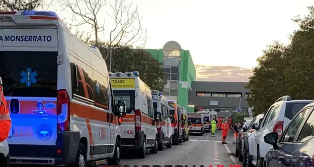 Covid. Monserrato: una decina di ambulanze in attesa davanti al policlinico