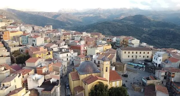 Covid. Lodè chiude l'edificio scolastico in via precauzionale