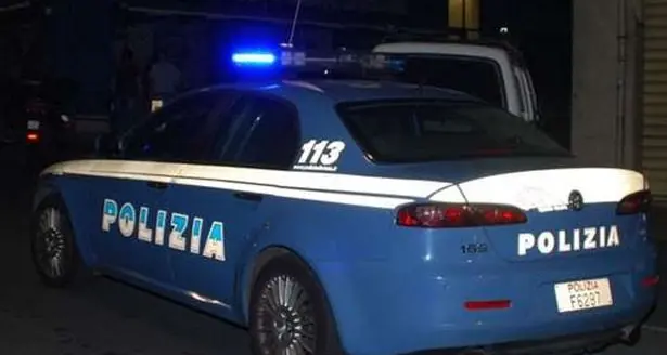 Ubriaco fugge all'alt della polizia: denunciato un giovane