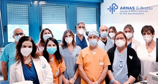 Brotzu, la bellissima notizia: eccezionale intervento, primo trapianto di membrana amniotica per distacco della retina