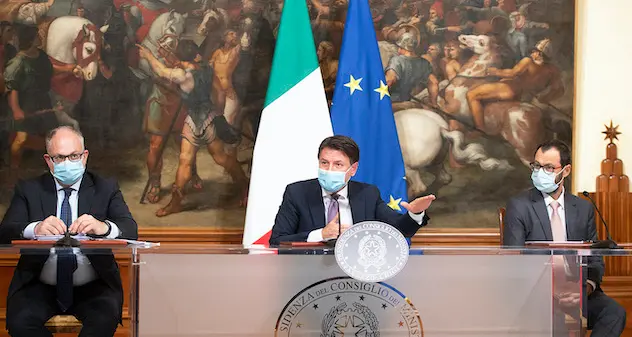 Coronavirus. Patuanelli: \"Speriamo che i vaccini arrivino il prima possibile, ma non sarà un libero tutti\"