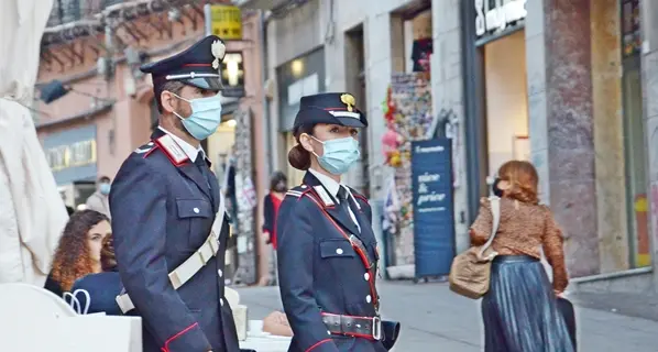 Ladre minorenni fermate da Oviesse con i profumi nascosti nelle borse