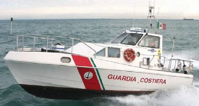 Portoscuso: catamarano si incaglia nella tonnara di Capo Altano