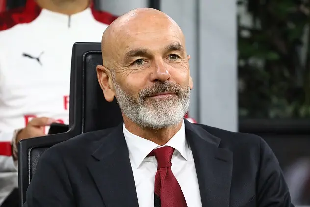 MILAN, ITALY - OCTOBER 20:  AC Milan coach Stefano Pioli looks on before the Serie A match between AC Milan and US Lecce at Stadio Giuseppe Meazza on October 20, 2019 in Milan, Italy.  (Photo by Marco Luzzani/Getty Images)