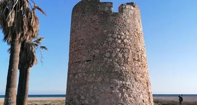 Torre del Poetto, via i pasticci fatti dai vandali: lavori finiti